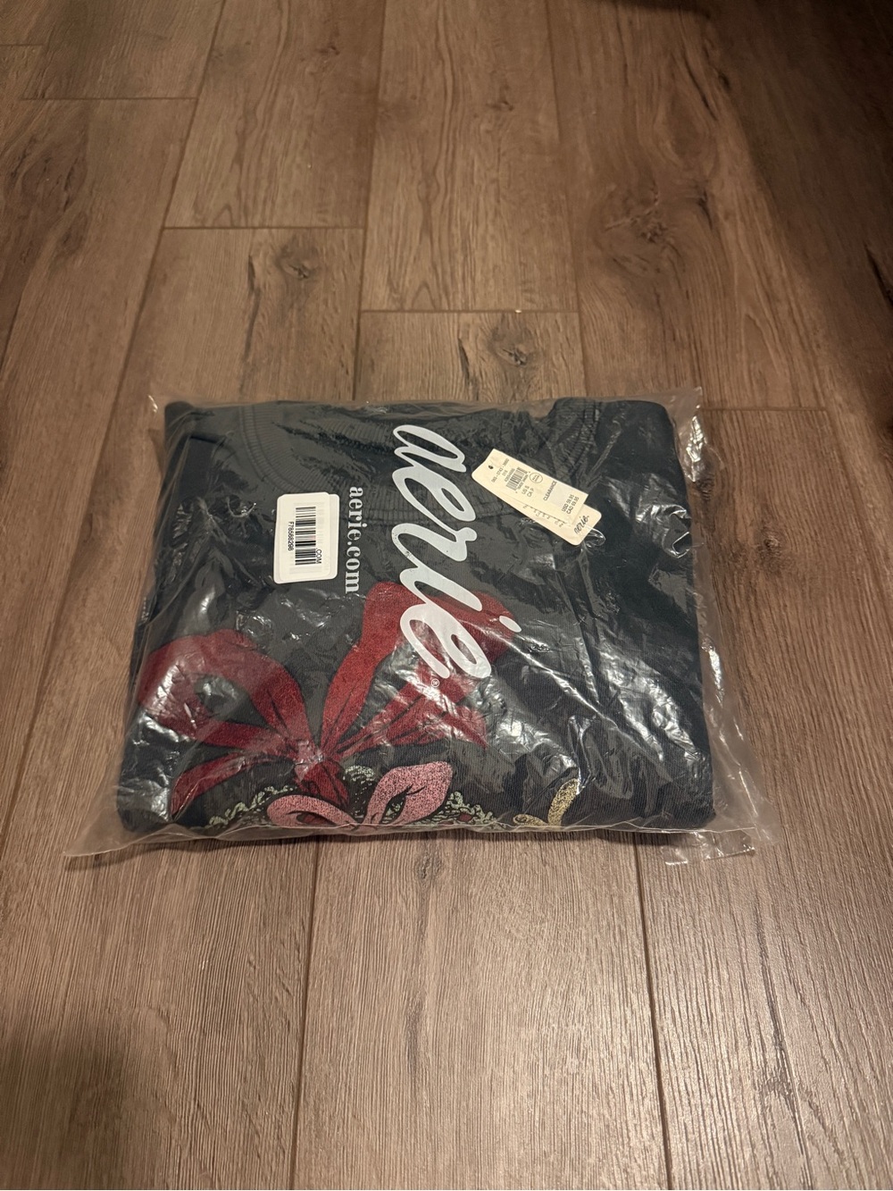 Aerie Cindy Lou Who Dark Gray Holiday Graphic Crewneck Sweatshirt - New with tag - Picture 2 of 6